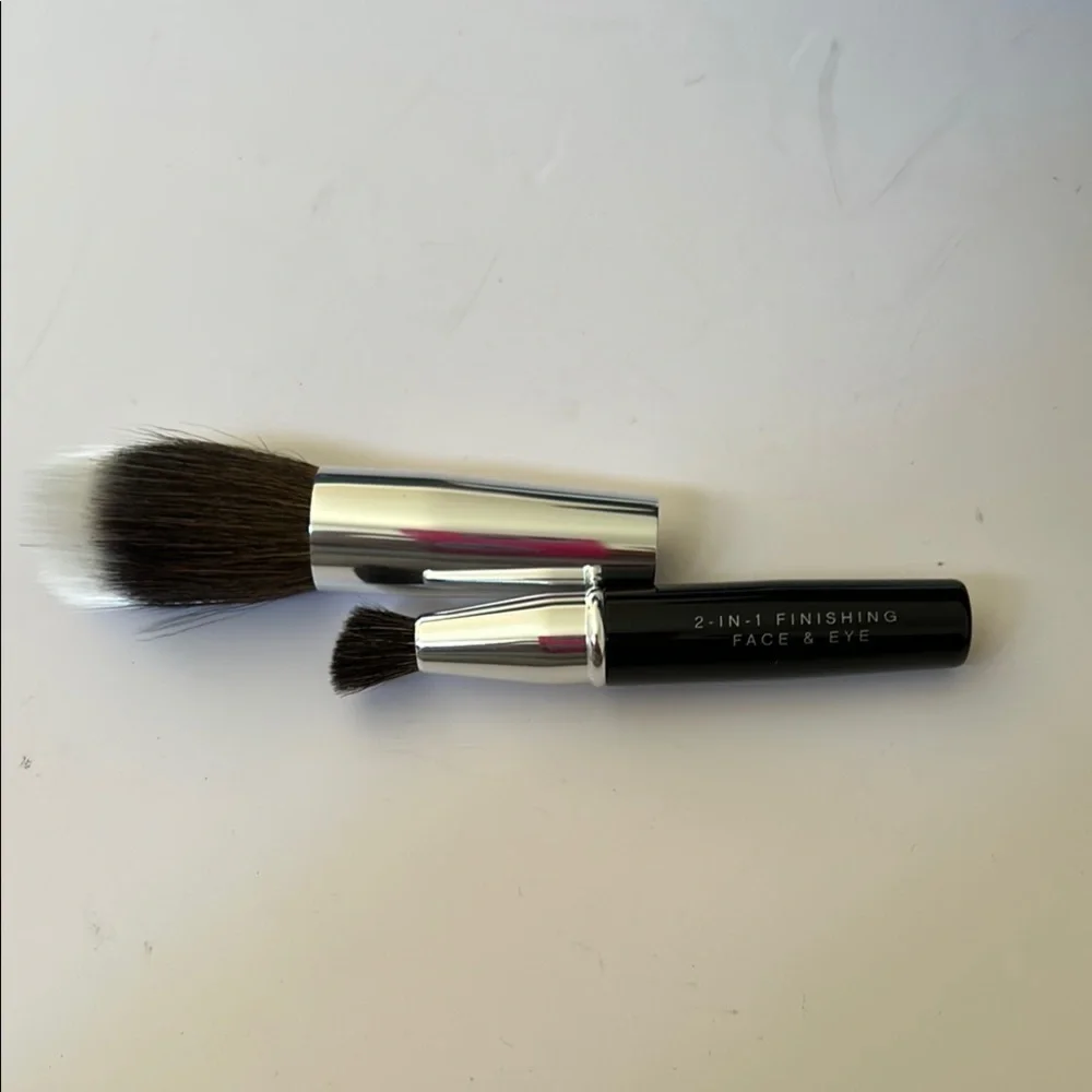 bareMinerals 2-in-1 Finishing Face & Eye Brush - Black and Silver